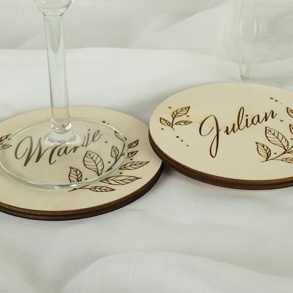 Hochwertige Glas Untersetzer mit Gravur zur Hochzeit für deine Gäste